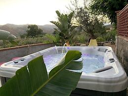 Stunning Villa With Private Pool Chlorine-free and Jacuzzi