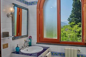 Stunning Villa With Private Pool Chlorine-free and Jacuzzi