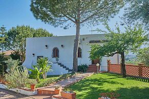 Stunning Villa With Private Pool Chlorine-free and Jacuzzi