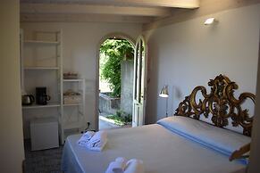 Suite Margherita With Private Garden and Shared Pool