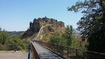 Blue House Near Bagnoregio-overlooking the Umbrian Mountains and Tiber