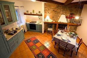 Blue House Near Bagnoregio-overlooking the Umbrian Mountains and Tiber