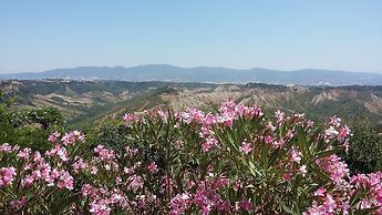 Blue House Near Bagnoregio-overlooking the Umbrian Mountains and Tiber
