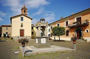 Blue House Near Bagnoregio-overlooking the Umbrian Mountains and Tiber