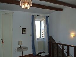 Blue House Near Bagnoregio-overlooking the Umbrian Mountains and Tiber