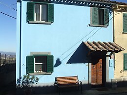 Blue House Near Bagnoregio-overlooking the Umbrian Mountains and Tiber