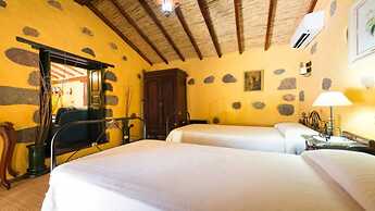 Villa With its own Swimming-pool, Jaccuzi and Sauna With Views to San 