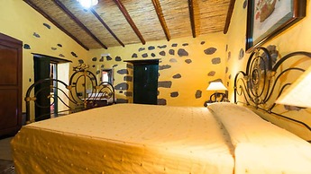 Villa With its own Swimming-pool, Jaccuzi and Sauna With Views to San 