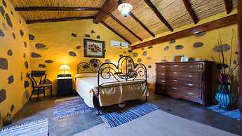 Villa With its own Swimming-pool, Jaccuzi and Sauna With Views to San 