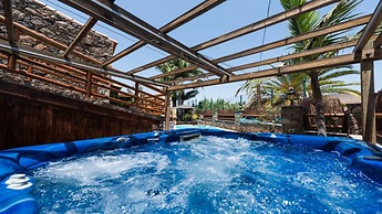 Villa With its own Swimming-pool, Jaccuzi and Sauna With Views to San 