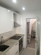 2 Bedroom Newly Renovated Bungalow Close to Bars Restaurants