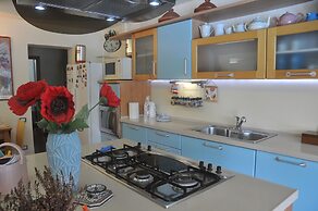 Very Cozy, Comfortable