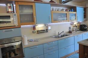 Very Cozy, Comfortable