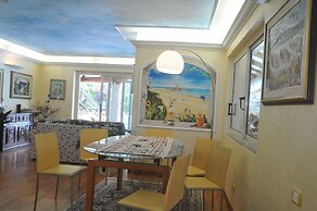 Very Cozy, Comfortable