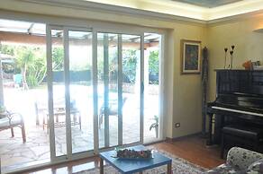 Very Cozy, Comfortable