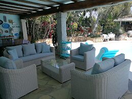 Very Cozy, Comfortable