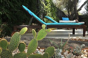 Very Cozy, Comfortable