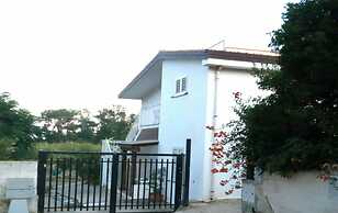 Foximanna on the North Floor in a Villa Surrounded by Greenery Facing