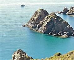 Foximanna on the North Floor in a Villa Surrounded by Greenery Facing