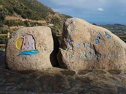 Foximanna on the North Floor in a Villa Surrounded by Greenery Facing