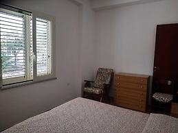 Foximanna on the North Floor in a Villa Surrounded by Greenery Facing