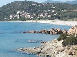 Foximanna on the North Floor in a Villa Surrounded by Greenery Facing