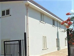 Foximanna on the North Floor in a Villa Surrounded by Greenery Facing