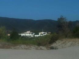 Foximanna on the North Floor in a Villa Surrounded by Greenery Facing