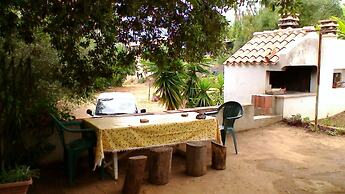 Foximanna on the North Floor in a Villa Surrounded by Greenery Facing