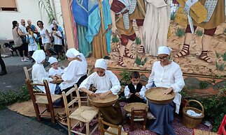 Foximanna on the North Floor in a Villa Surrounded by Greenery Facing