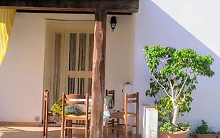 Foximanna on the North Floor in a Villa Surrounded by Greenery Facing