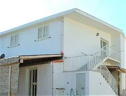 Foximanna on the North Floor in a Villa Surrounded by Greenery Facing