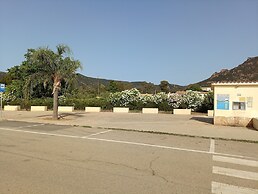 Foximanna on the North Floor in a Villa Surrounded by Greenery Facing