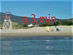 Foximanna on the North Floor in a Villa Surrounded by Greenery Facing