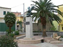 Foximanna on the North Floor in a Villa Surrounded by Greenery Facing