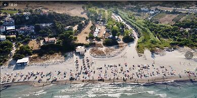 Foximanna on the North Floor in a Villa Surrounded by Greenery Facing