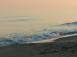 Amazing Apartment Infront the Beach