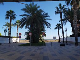Amazing Apartment Infront the Beach