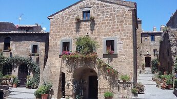 Red House/casa Rossa - Near Civita Di Bagnoregio