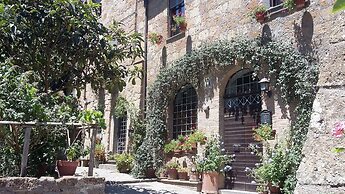Red House/casa Rossa - Near Civita Di Bagnoregio