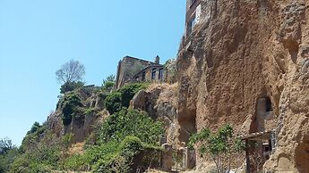 Red House/casa Rossa - Near Civita Di Bagnoregio