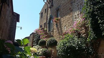 Red House/casa Rossa - Near Civita Di Bagnoregio