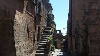 Red House/casa Rossa - Near Civita Di Bagnoregio
