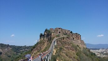 Red House/casa Rossa - Near Civita Di Bagnoregio