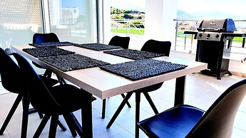 Luxurious Brand New Flat Sea View