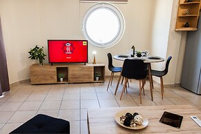 Glamour Rooftop Apartment near Athens