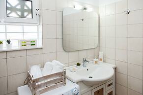 Glamour Rooftop Apartment near Athens