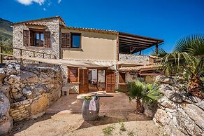 Cantina Vito 2 km From the Zingaro Reserve