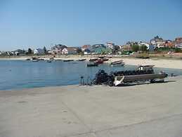Offer of Wonderful sea Beach Apartment on the Paradisiac Island With W