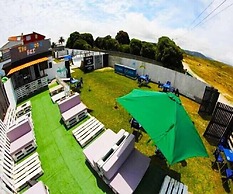 Escuela de Surf y Hostel Baldaio